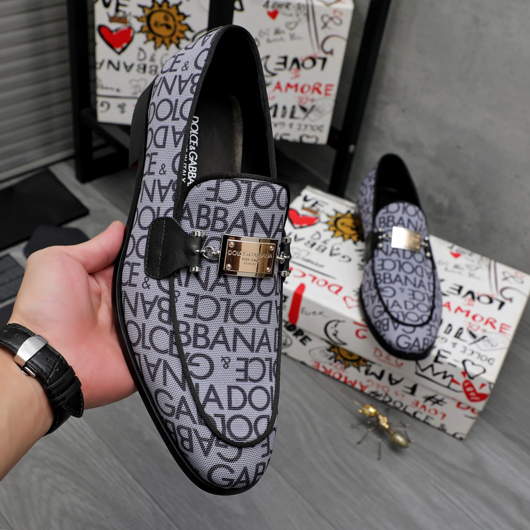Men's shoes 💰500 Product trademark: DG (Dolce & Gabbana) business casual leather shoes Regular size: 38-45 (45 is custom-made and non-returnable) Product materials: Selected breathable woven upper, cowhide lining, original outsole